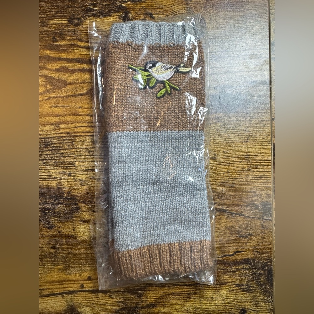 Bird appliqué fingerless gloves - Picture 4 of 4